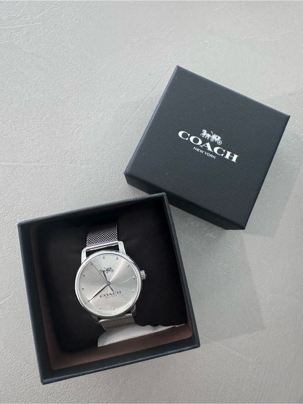 COACH women s Silver Mesh Strap Watch - Silver Dial